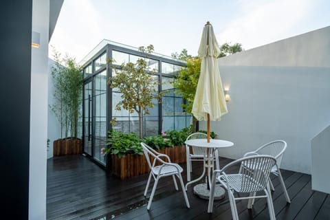 Day, Garden