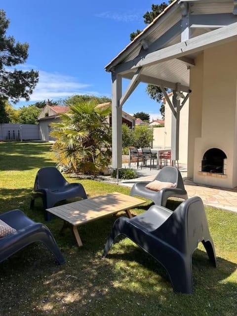 Property building, Patio, Day, Garden view