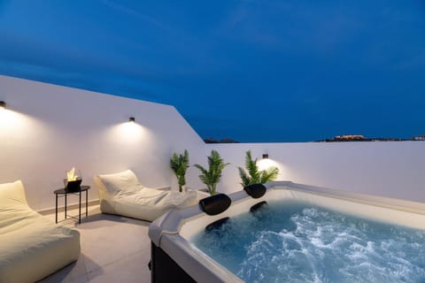 Hot Tub, sunbed