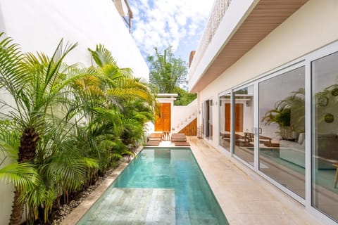 Swimming pool, sunbed
