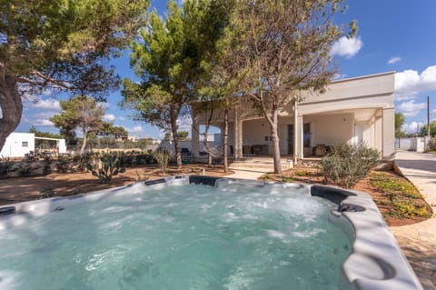 Property building, Hot Tub, Garden view, Swimming pool