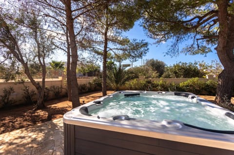 Hot Tub, Swimming pool