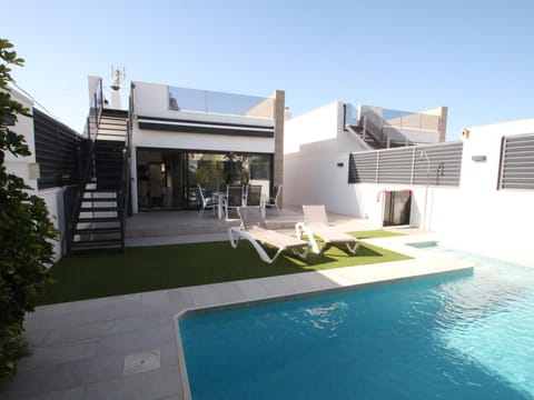 Property building, Swimming pool, sunbed