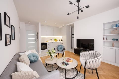 Communal lounge/ TV room, TV and multimedia, Seating area, Evening entertainment