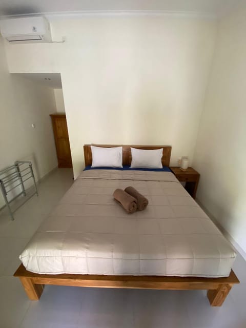 Bed, Photo of the whole room, Bedroom, towels, air conditioner