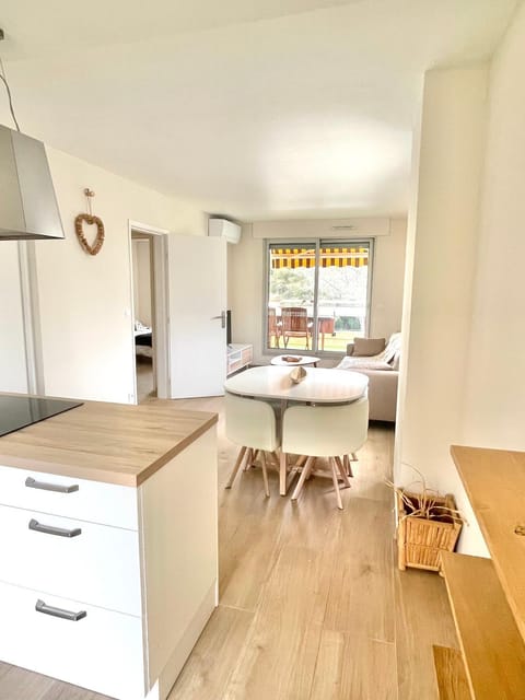 Living room, Dining area, kitchen