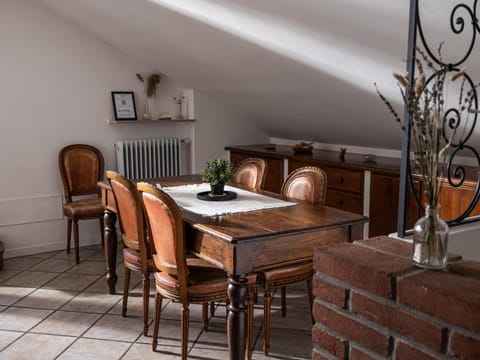 Seating area, Dining area