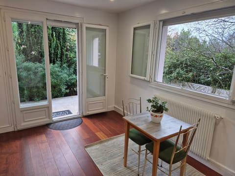 Superbe F2 rénové Terrasse fleurie Apartment in Gagny