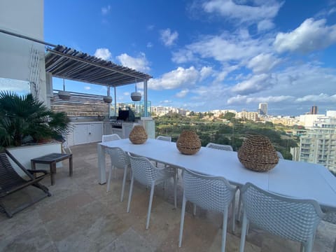 Property building, Day, BBQ facilities, View (from property/room), Balcony/Terrace, Balcony/Terrace, Dining area, City view, Swimming pool