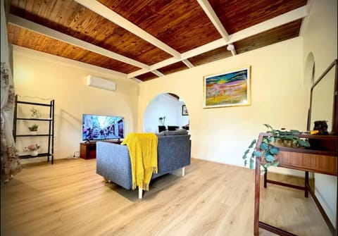 TV and multimedia, Dining area
