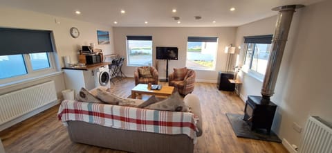 Kitchen or kitchenette, Living room, Seating area