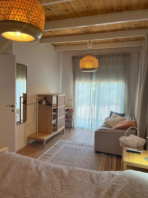 Seating area, Bedroom, wardrobe