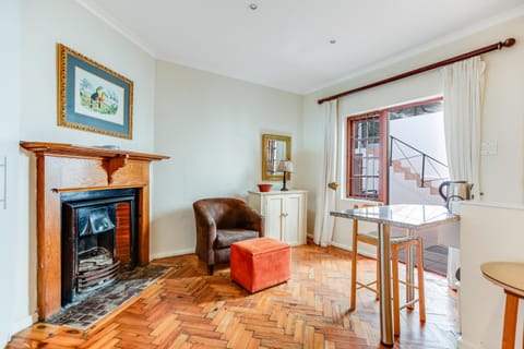Living room, Seating area, fireplace
