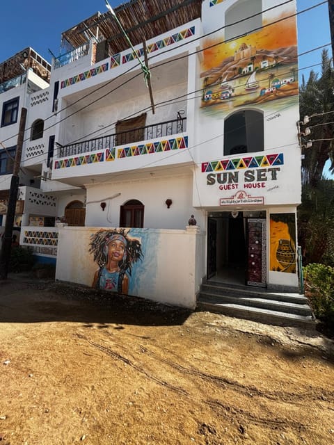 Property building, Day