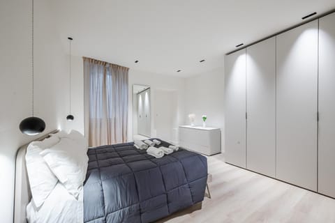 Bed, Photo of the whole room, Bedroom, towels, wardrobe