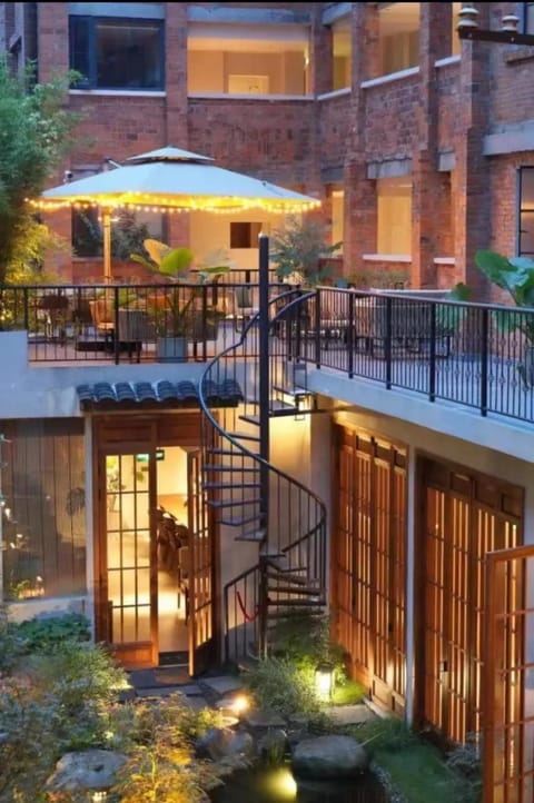 Property building, Garden, View (from property/room), Balcony/Terrace, Garden view