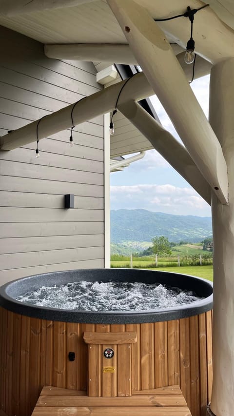 Hot Tub, Hot Tub, Mountain view