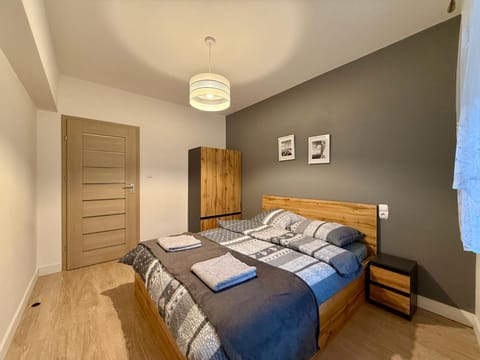 Bed, Bedroom, towels, wardrobe