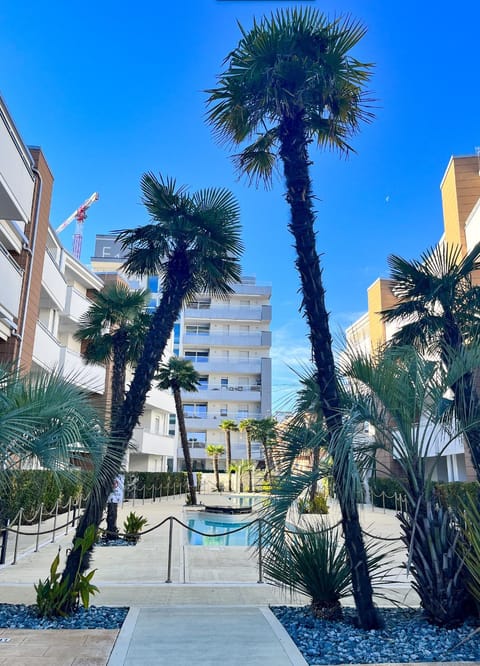 Property building, Day, Pool view, Swimming pool