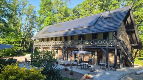 Property building, Seating area, River view, Breakfast