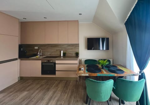 TV and multimedia, Kitchen or kitchenette, Dining area