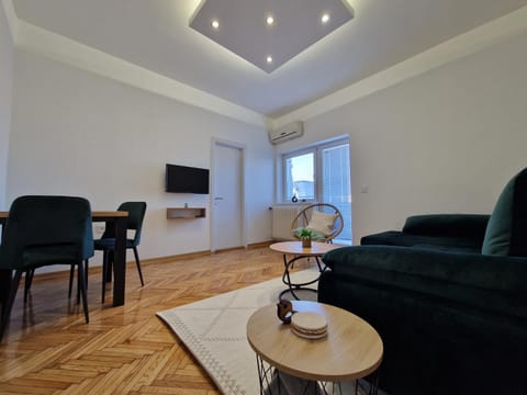 TV and multimedia, Living room, air conditioner