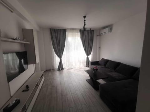 B85 Studio Apartment in Craiova