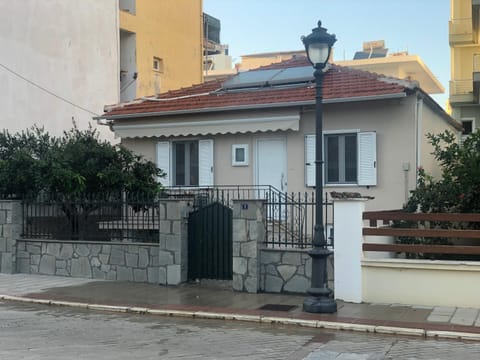 Property building, Day, Neighbourhood, Street view