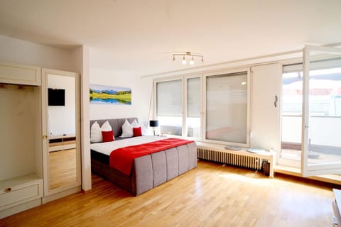 Bed, TV and multimedia, Living room, Photo of the whole room, Bedroom, wardrobe