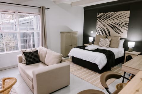 Bed, Living room, Bedroom