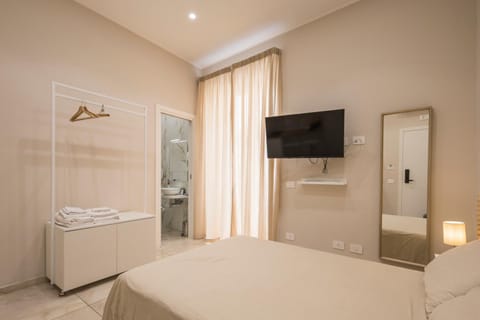 TV and multimedia, Photo of the whole room, Bedroom