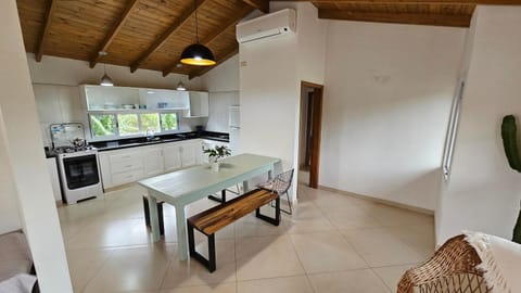 Kitchen or kitchenette, Living room, Seating area, Dining area, oven, stove, air conditioner