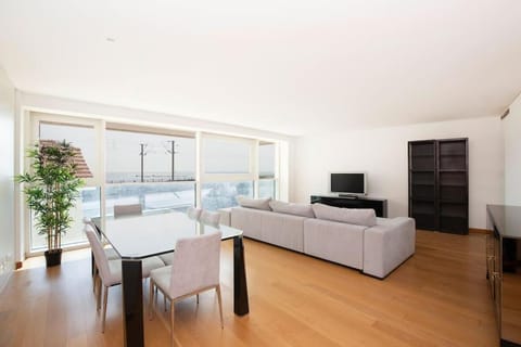TV and multimedia, Living room, Photo of the whole room, Dining area