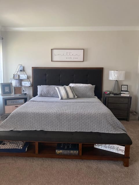 Cozy Bedroom in Newer Home Vacation rental in Cartersville