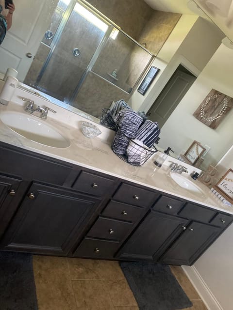 Cozy Bedroom in Newer Home Vacation rental in Cartersville