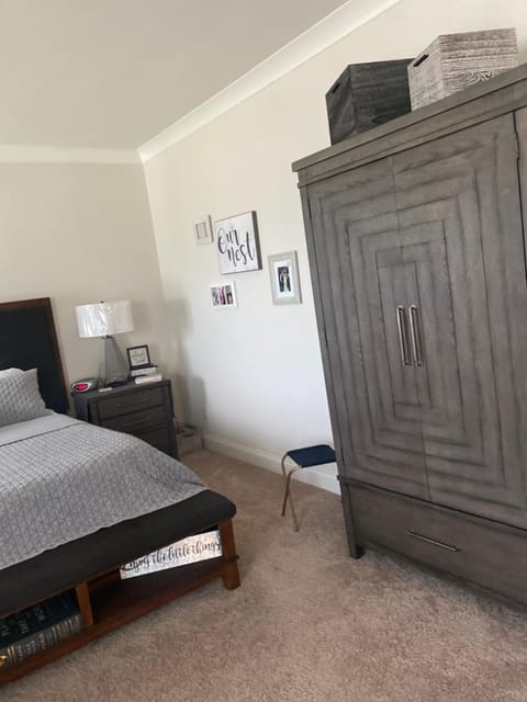 Cozy Bedroom in Newer Home Vacation rental in Cartersville