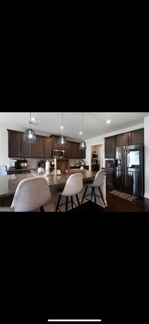 Cozy Bedroom in Newer Home Vacation rental in Cartersville
