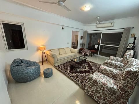 Living room, Seating area, air conditioner