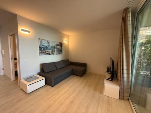 Luxury Lake View 2 Bed Apartment in Lake Garda