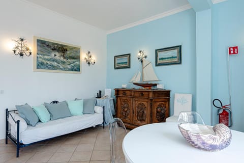 Communal lounge/ TV room, Lunch