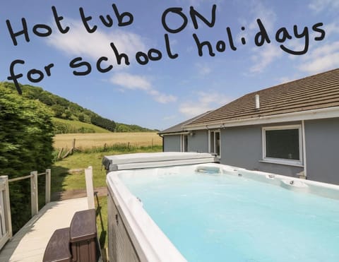 Aberceiro Bungalow House in Tirymynach