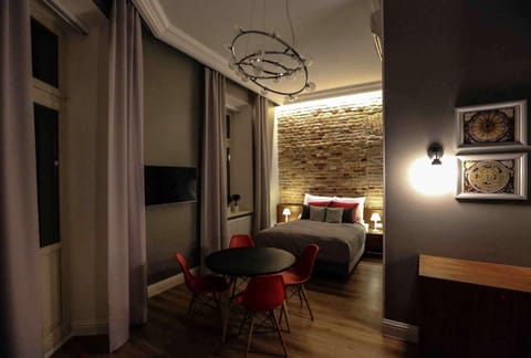 Bed, TV and multimedia, Photo of the whole room