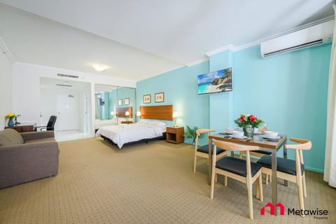 Bed, TV and multimedia, Living room, Dining area