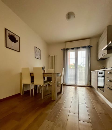 Kitchen or kitchenette, Dining area, dishwasher, oven, stove