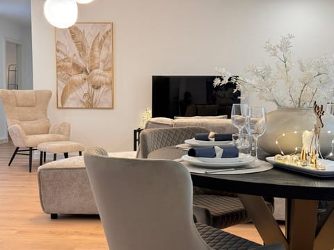 Communal lounge/ TV room, Dining area