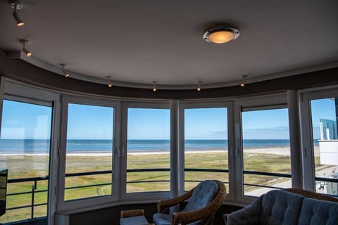 Uniek panoramisch zeezicht & strandcabine Cabin in Knokke-Heist