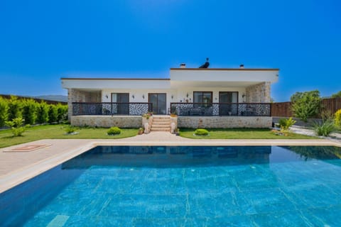 Property building, Garden, Swimming pool