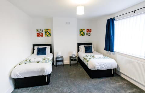 Spacious 2Bed - Great for Contractors - Driveway&Garden Apartment in Sunderland