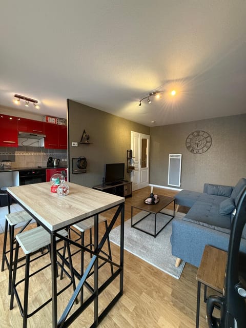 Kitchen or kitchenette, Living room, Dining area, stove