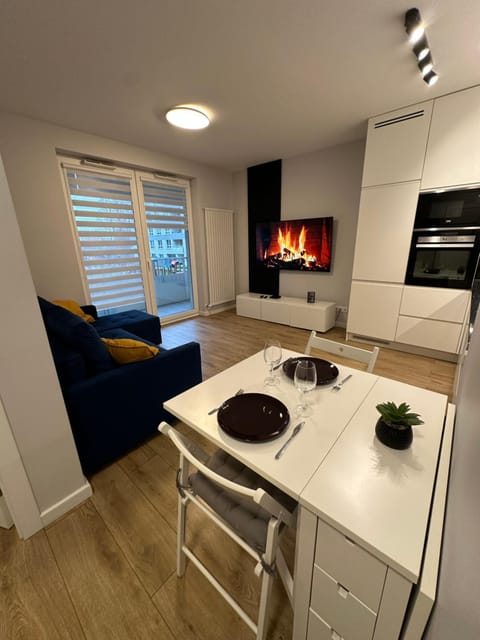 TV and multimedia, Living room, Seating area, internet